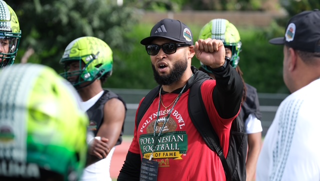 Joseph Dickson coaching athletes at the Polynesian Bowl