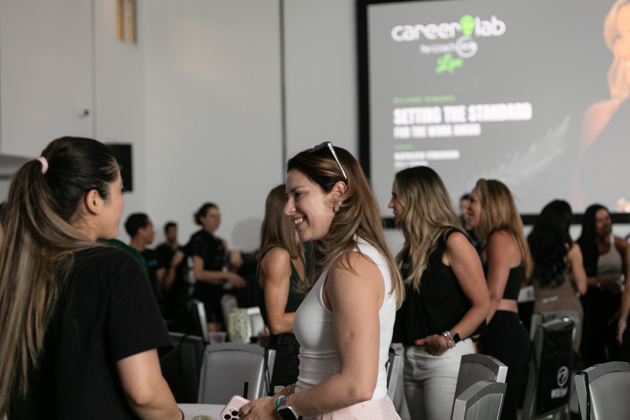 Attendees networking between sessions at Career Lab by Coach360 LIVE
